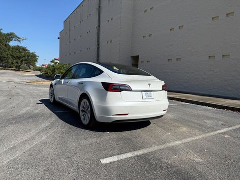 Used 2021 Tesla Model 3 Standard Range Plus image 6