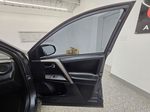 Used 2018 Toyota RAV4 XLE AWD/4WD image 29