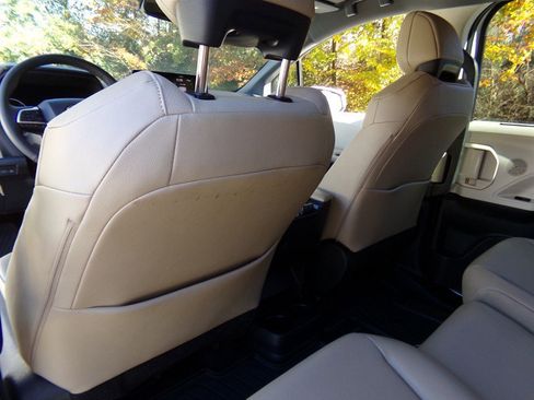 Used 2024 Toyota Sienna XLE image 27