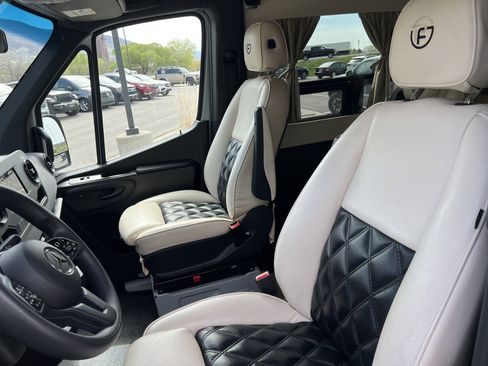 Used 2022 Mercedes-Benz Sprinter 2500 image 15