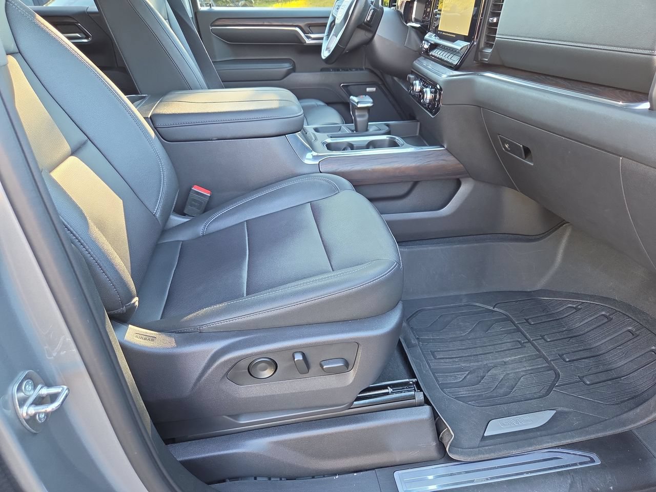 Used 2024 GMC Sierra 1500 SLT w/ SLT Premium Plus Package AWD/4WD image 29