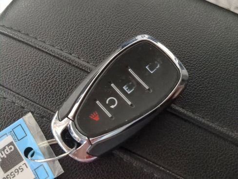 Used 2020 Chevrolet Blazer LT image 38