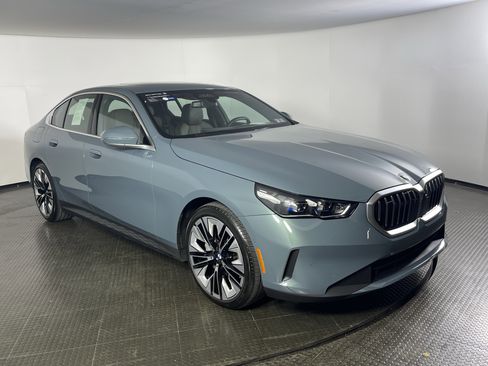 Certified 2025 BMW 540i xDrive image 2