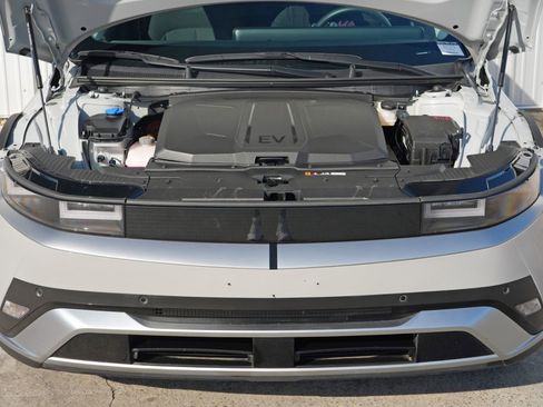 Used 2025 Hyundai Ioniq 5 SE image 7