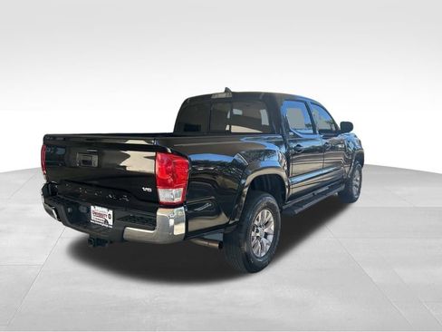 Used 2017 Toyota Tacoma 2WD Double Cab image 3