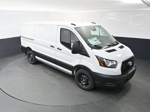New 2026 Ford Transit 150 Low Roof RWD image 18