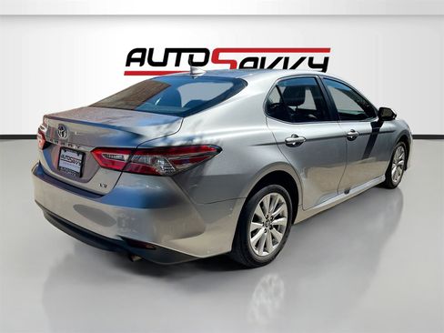 Used 2019 Toyota Camry LE image 7