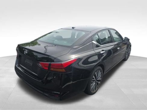 Used 2025 Nissan Altima 2.5 SV FWD image 5