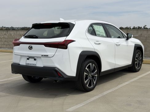 New 2026 Lexus UX 300h FWD image 10