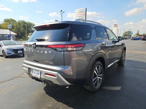 New 2025 Nissan Pathfinder Platinum image 10