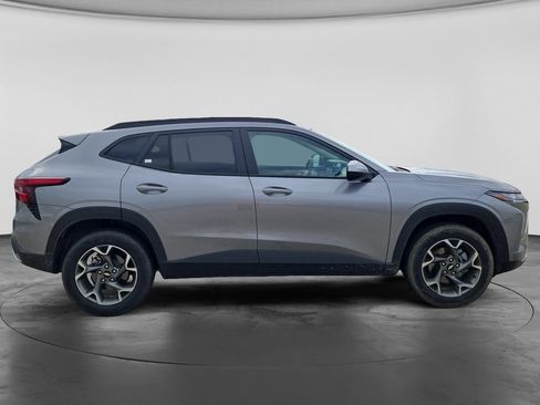 Used 2025 Chevrolet Trax LT FWD image 10
