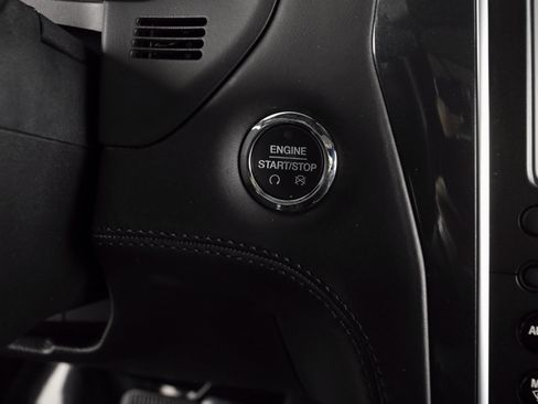 Used 2019 Ford Explorer Platinum image 32