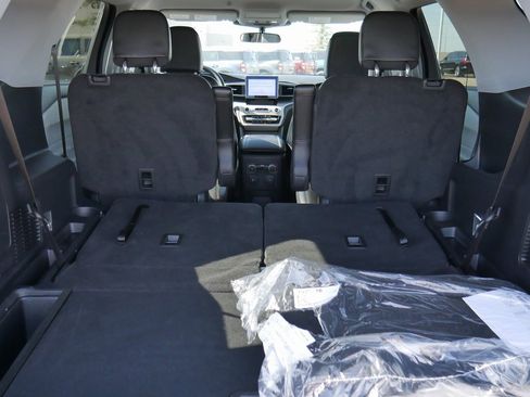 Used 2023 Ford Explorer XLT w/ Equipment Group 202A image 22