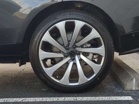 New 2026 Land Rover Range Rover Long Wheelbase SE image 13