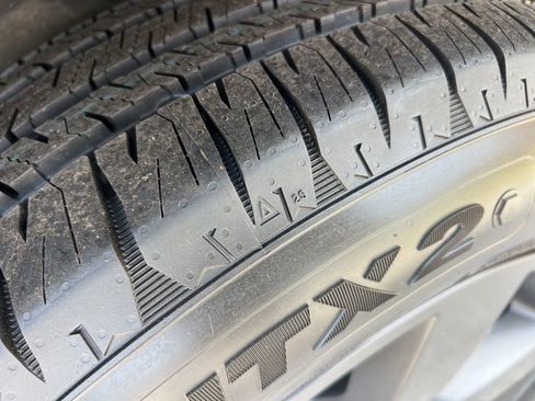 Used 2024 Land Rover Defender 110 X-Dynamic SE image 8