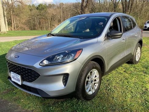 Used 2022 Ford Escape SE w/ Cold Weather Package image 2