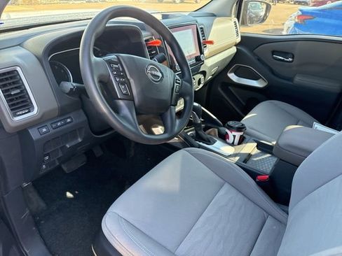 Used 2022 Nissan Frontier SV image 8