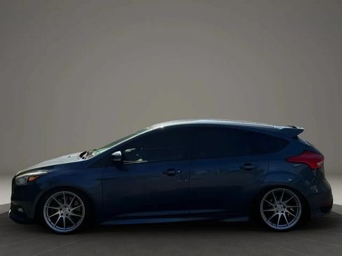 Used 2018 Ford Focus ST FWD image 2