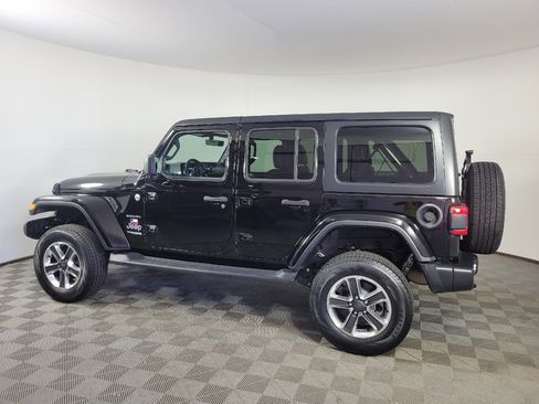 Used 2018 Jeep Wrangler Unlimited Sahara AWD/4WD image 3