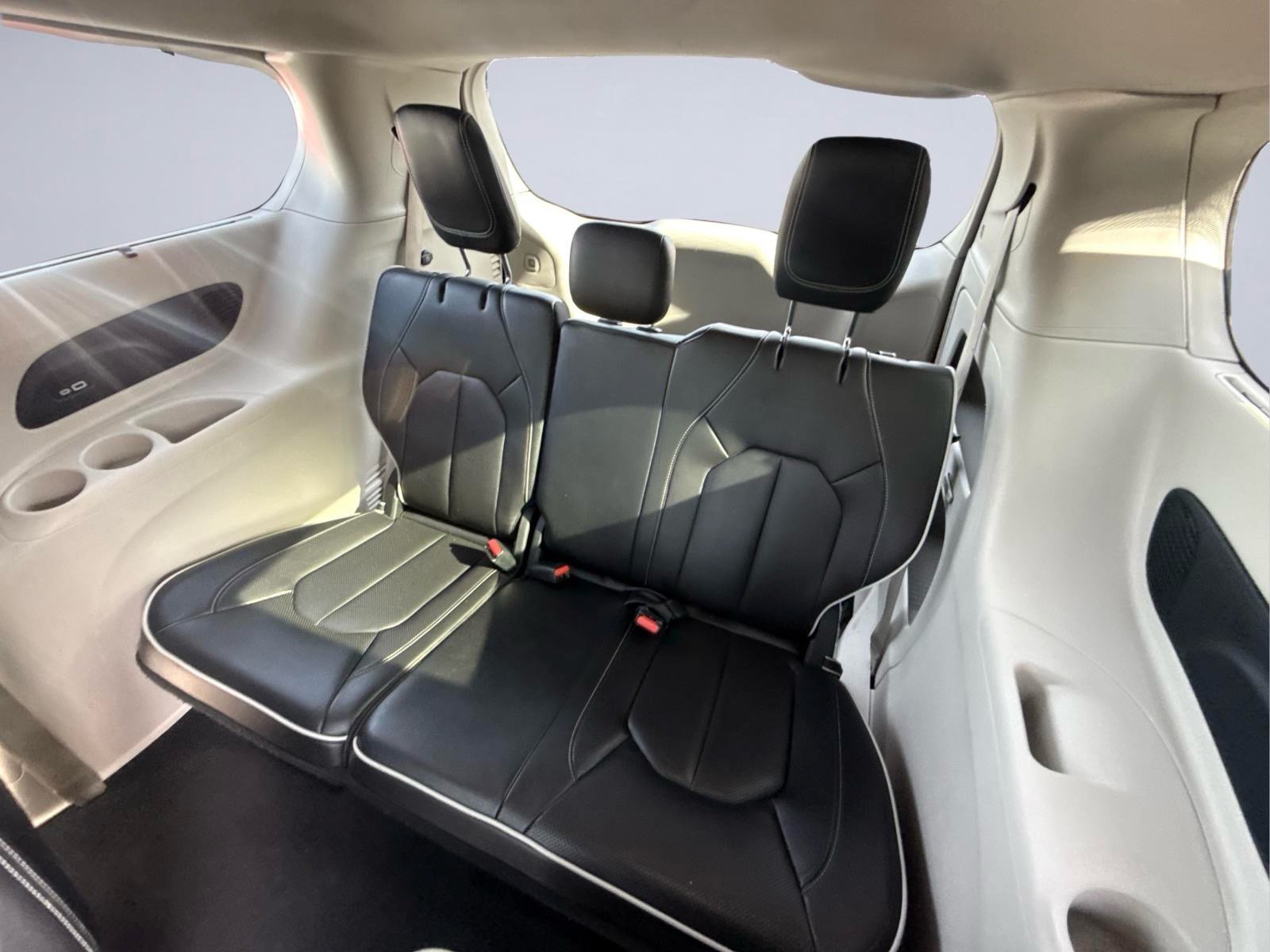 Used 2023 Chrysler Pacifica Limited FWD image 20