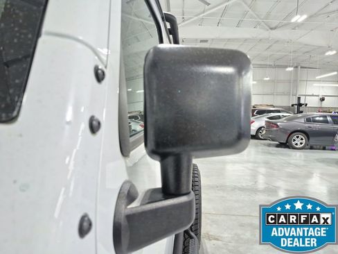 Used 2017 Jeep Wrangler Unlimited Rubicon w/ Connectivity Group image 27