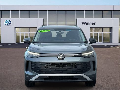 Certified 2025 Volkswagen Tiguan SE AWD/4WD image 9