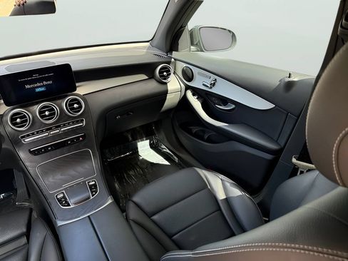 Used 2022 Mercedes-Benz GLC 300 w/ Premium Package Lite image 19