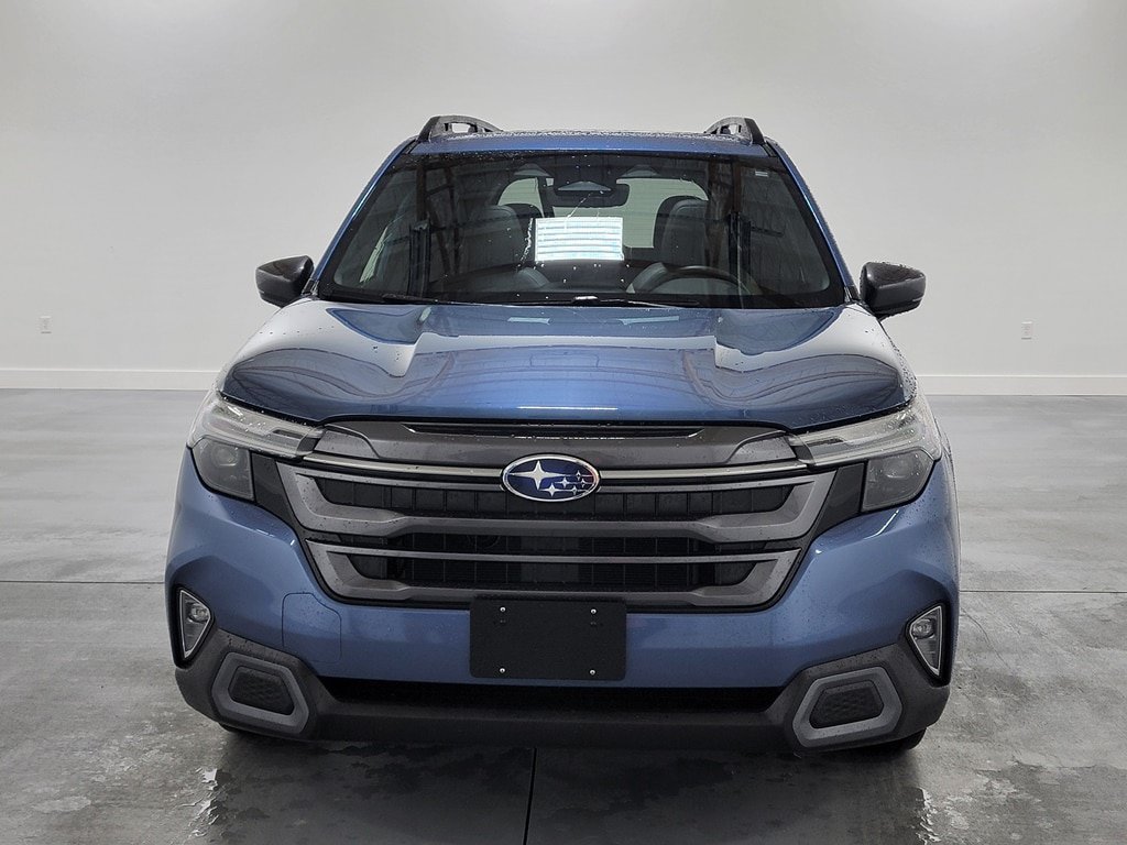 Used 2025 Subaru Forester Limited AWD/4WD image 3