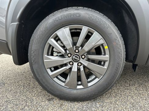 New 2025 Nissan Pathfinder SV w/ SV Premium Package image 18