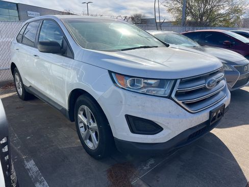 Used 2017 Ford Edge SE image 3