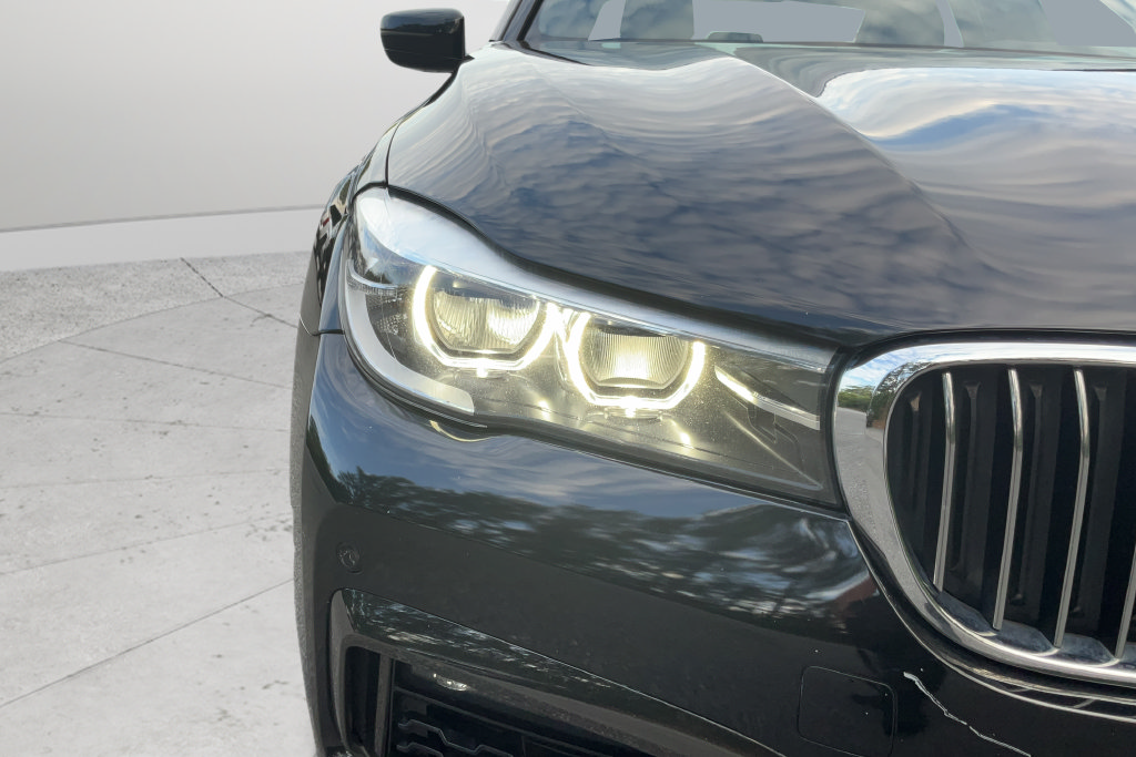 Used 2018 BMW 740i RWD image 29