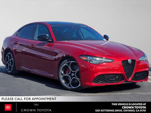 Used 2023 Alfa Romeo Giulia Veloce RWD image 1