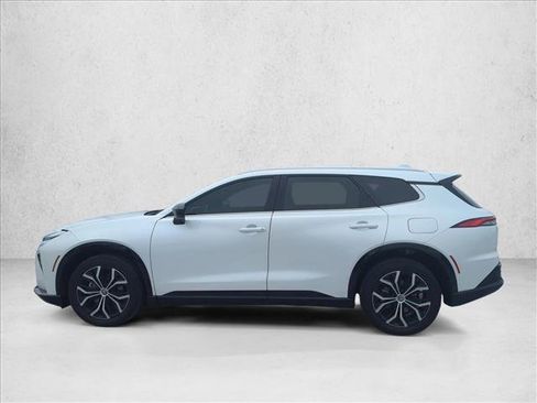 Certified 2025 Toyota Crown Signia XLE image 8