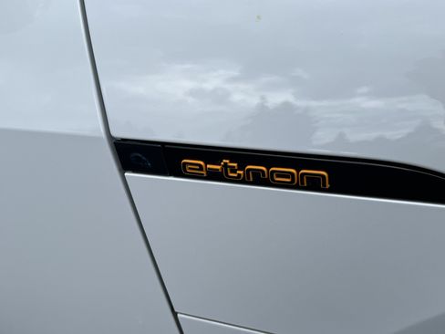 Used 2022 Audi e-tron Chronos AWD/4WD image 9