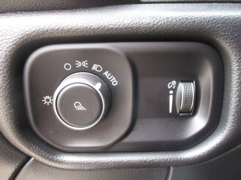 Used 2024 RAM 3500 Tradesman w/ Chrome Appearance Group AWD/4WD image 32