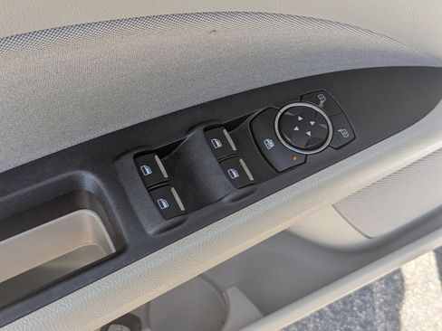Used 2020 Ford Fusion SE FWD image 12