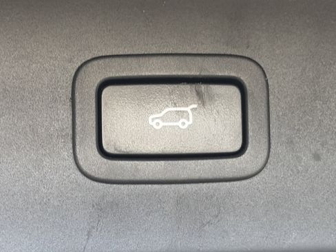 Used 2019 Land Rover Range Rover Long Wheelbase Supercharged image 18