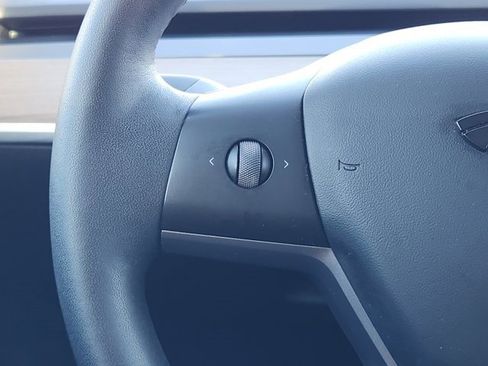 Used 2022 Tesla Model Y Long Range image 28