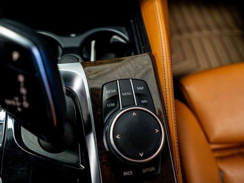 Used 2018 BMW 540i xDrive image 53