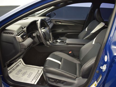 Used 2025 Toyota Camry SE w/ Convenience Package FWD image 13