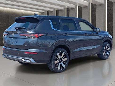 New 2026 Mitsubishi Outlander SE image 3
