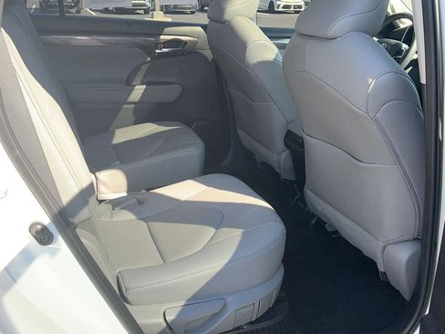 Used 2023 Toyota Highlander Limited AWD/4WD image 33