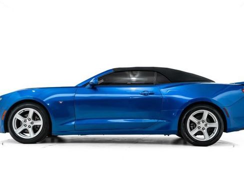 Used 2017 Chevrolet Camaro LT RWD image 9