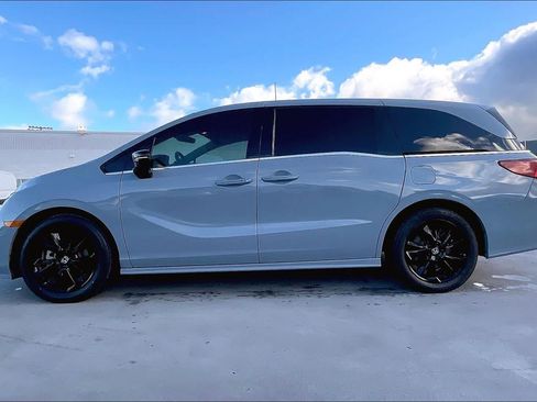 Used 2024 Honda Odyssey Sport image 3