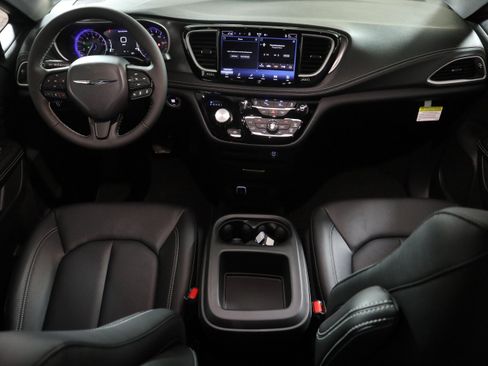 New 2026 Chrysler Pacifica Select image 15
