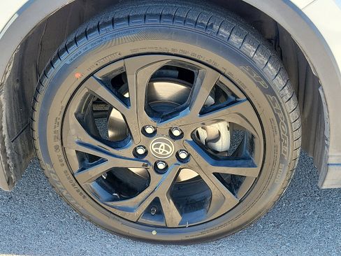 Used 2021 Toyota C-HR XLE image 7