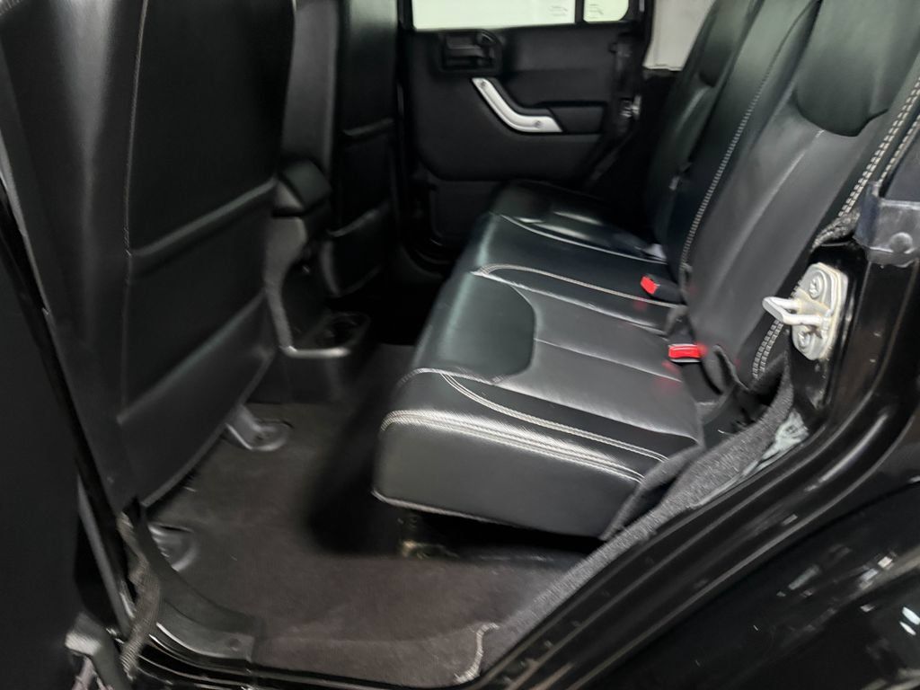 Used 2018 Jeep Wrangler Unlimited Sahara AWD/4WD image 47