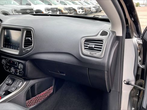 Used 2019 Jeep Compass Trailhawk image 18