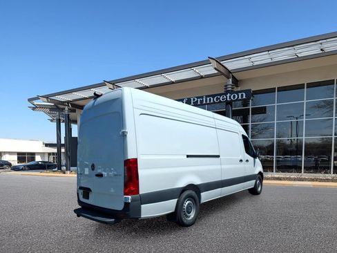 Used 2024 Mercedes-Benz Sprinter 2500 image 3