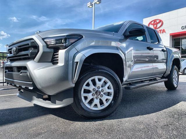 Used 2025 Toyota Tacoma SR w/ SR Upgrade Package AWD/4WD image 4